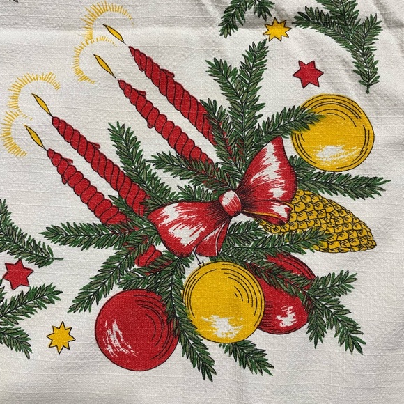 VINTAGE 35”x49” Christmas Table Cloth Great Condition for it’s age a few very - Picture 6 of 7